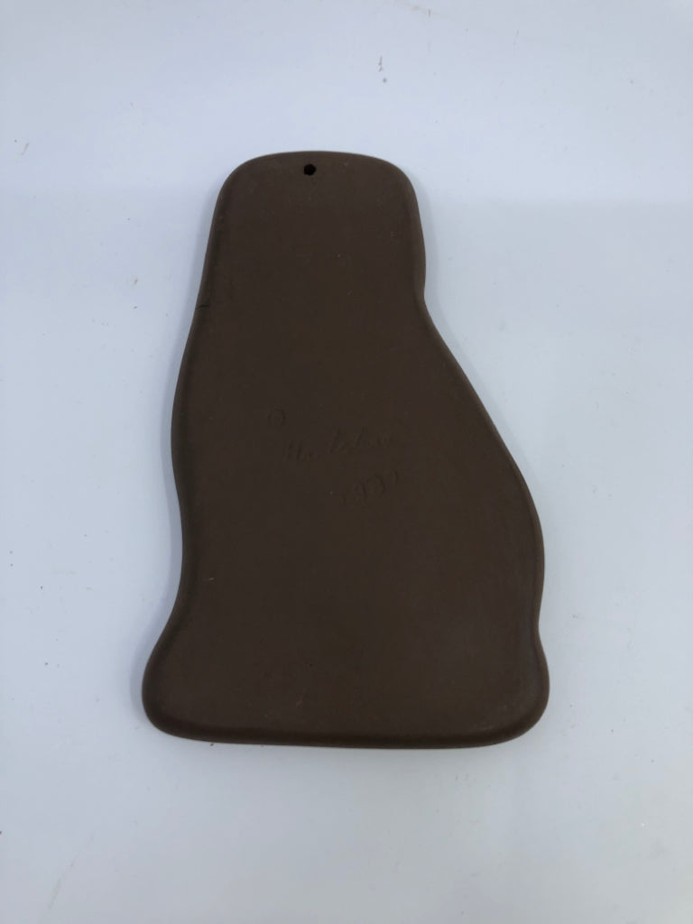 BROWN CAT HARTSONE COOKIE MOLD.