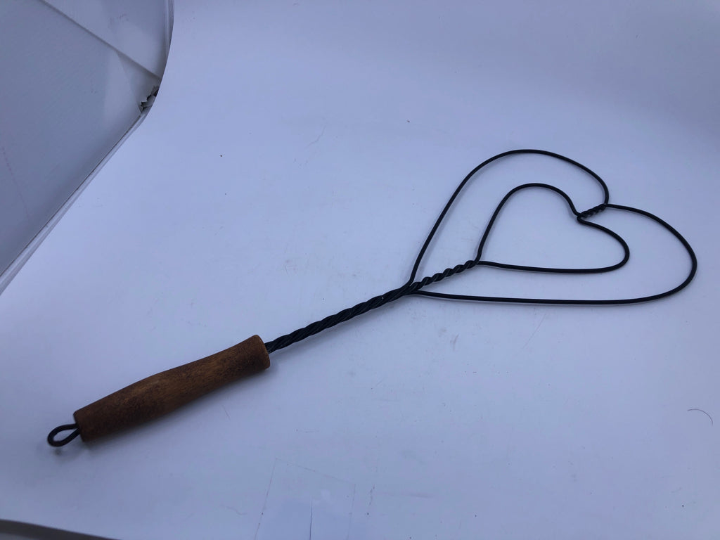 PRIMITIVE STYLE HEART SHAPED RUG BEATER.