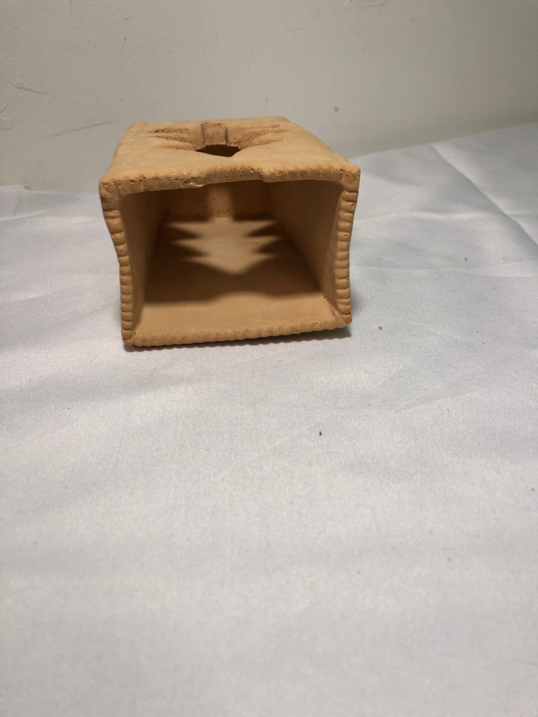 CERAMIC CHRISTMAS TREE TEALIGHT HOLDER.