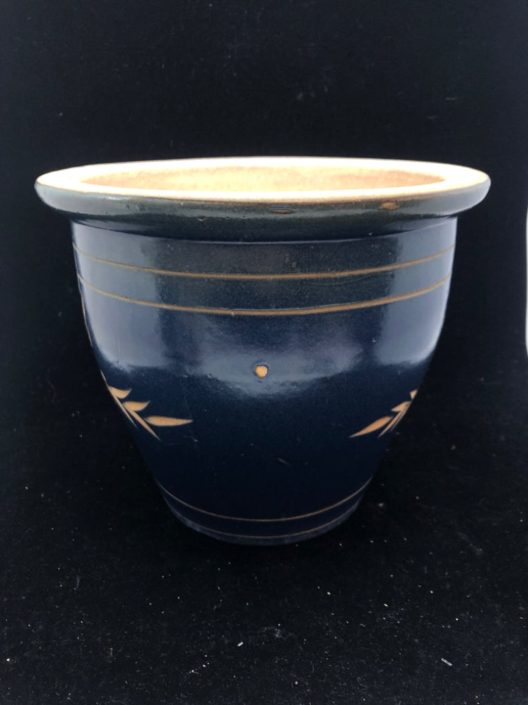 ETCHED BLUE STONEWARE PLANTER.