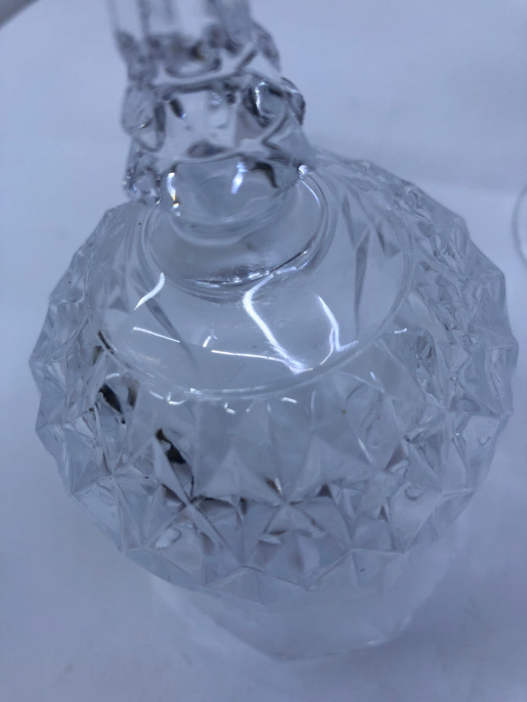 4 CUT GLASS BOTTOM SHORT WINE GLASSES.