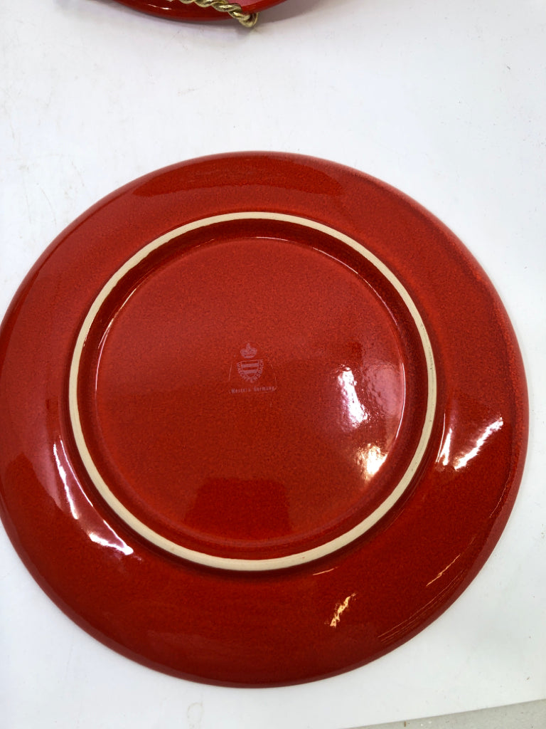 4 RED CHRISTMAS TREE PLATES.