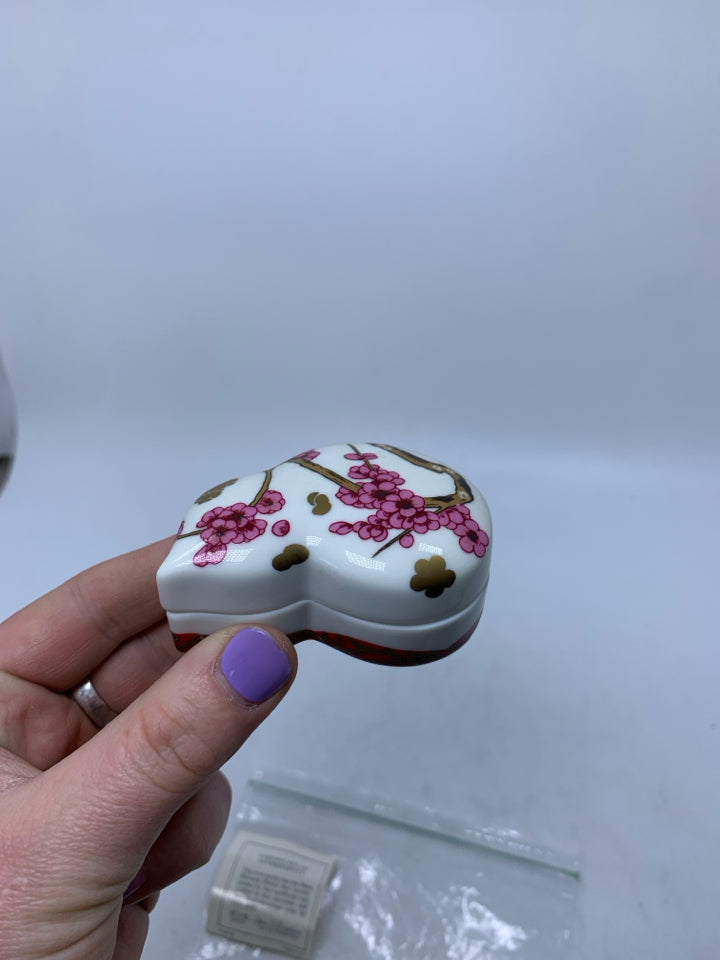 TINY JAPANESE TEA CEREMONY PLUM BLOSSOM FLOWER BOX IN BAG.