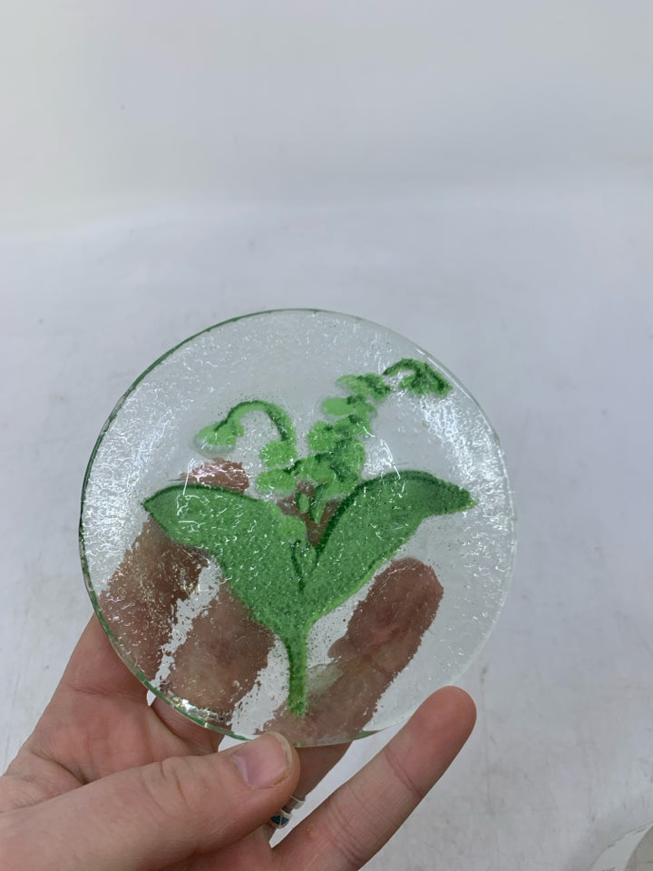 SMALL FUSED GLASS WHITE FLOWER W/ STEM TRINKET DISH.