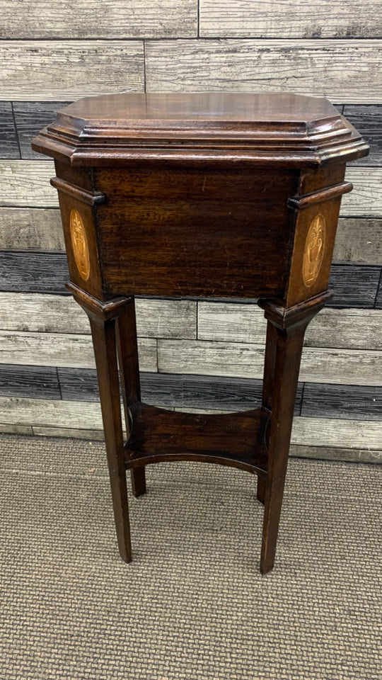 VTG OCTAGONAL SIDE TABLE W/DECORATIVE INLAY.