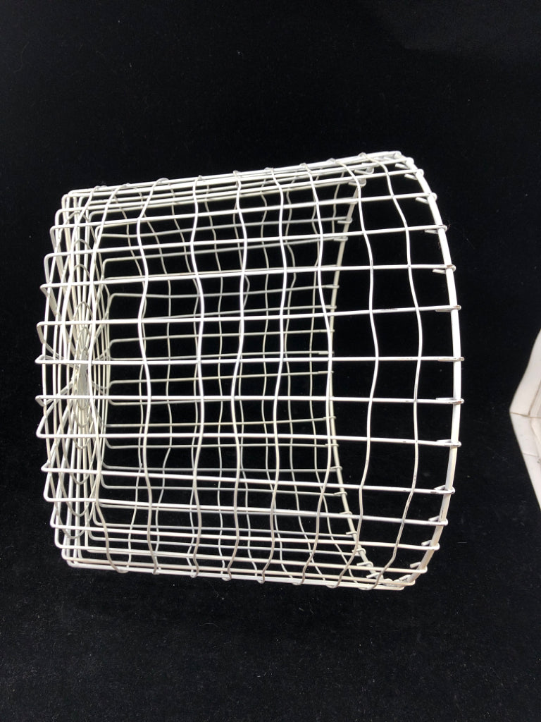 WHITE CHICKEN WIRE ROUND BASKET.