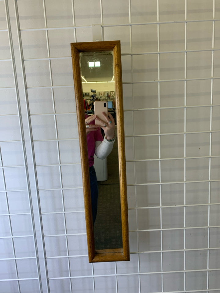 OAK WOOD RECTANGLE MIRROR.