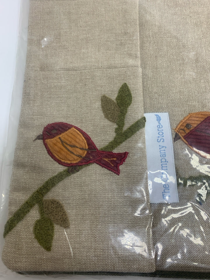 NIP BIRD EMBROIDERED PLACE MAT AND NAPKIN SET