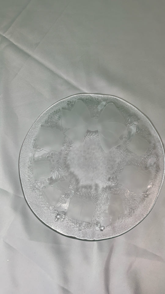 FROSTED EMBOSSED BOW AND TOYS ROUND PLATTER.