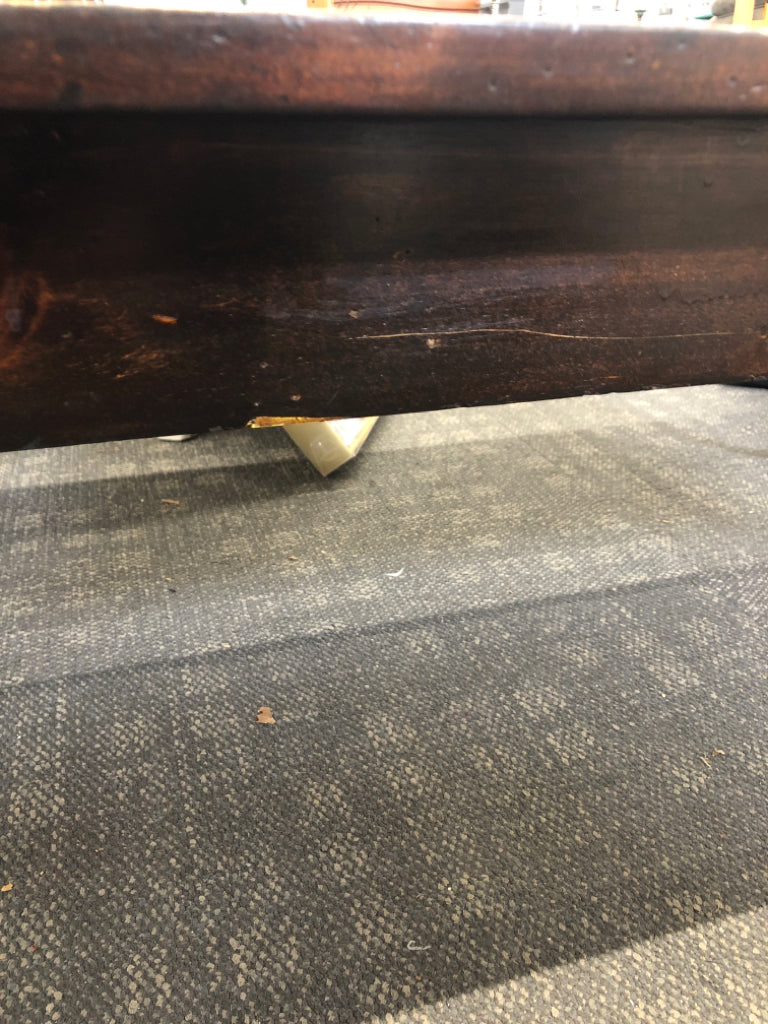 DARK WOOD COFFEE TABLE W LIFT TOP DISPLAY.