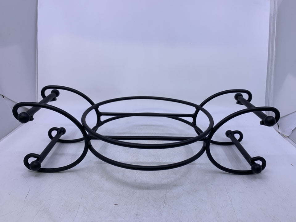 WROUGHT IRON CIRCLE BASKET STAND W/ SCROLL HANDLES.