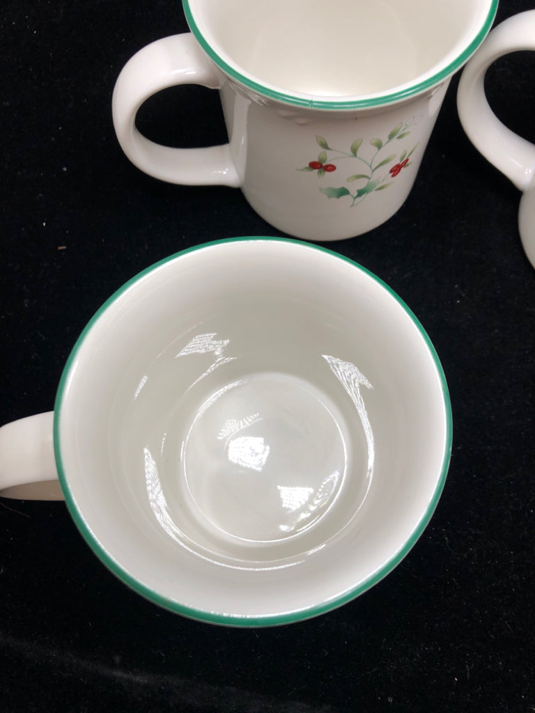 4 PFALTZGRAFF WINTERBERRY MUGS.