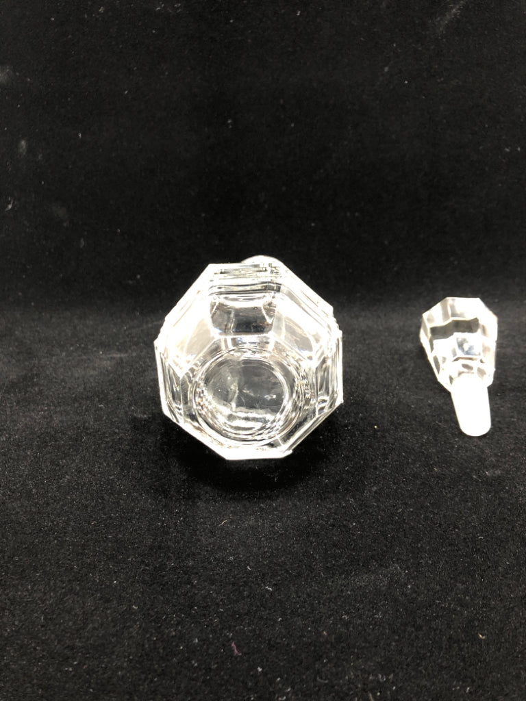 SM CUT GLASS DECANTER.