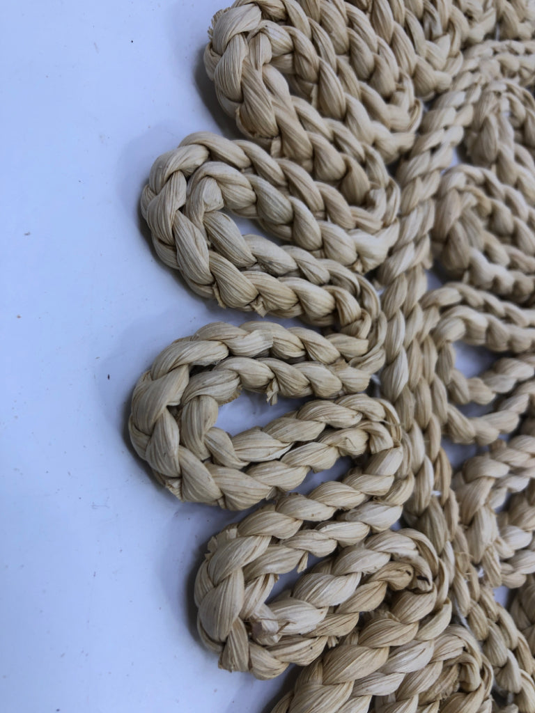 BLONDE WOVEN TRIVET.