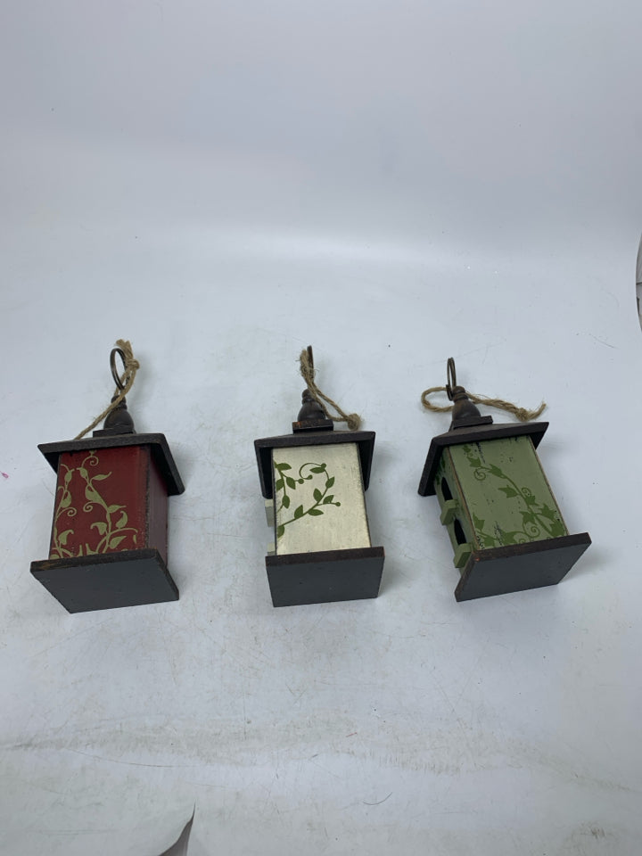 3 MINI WOOD BIRDS HOUSE W/ PAINTED LEAVES PHOTO CLIPS.