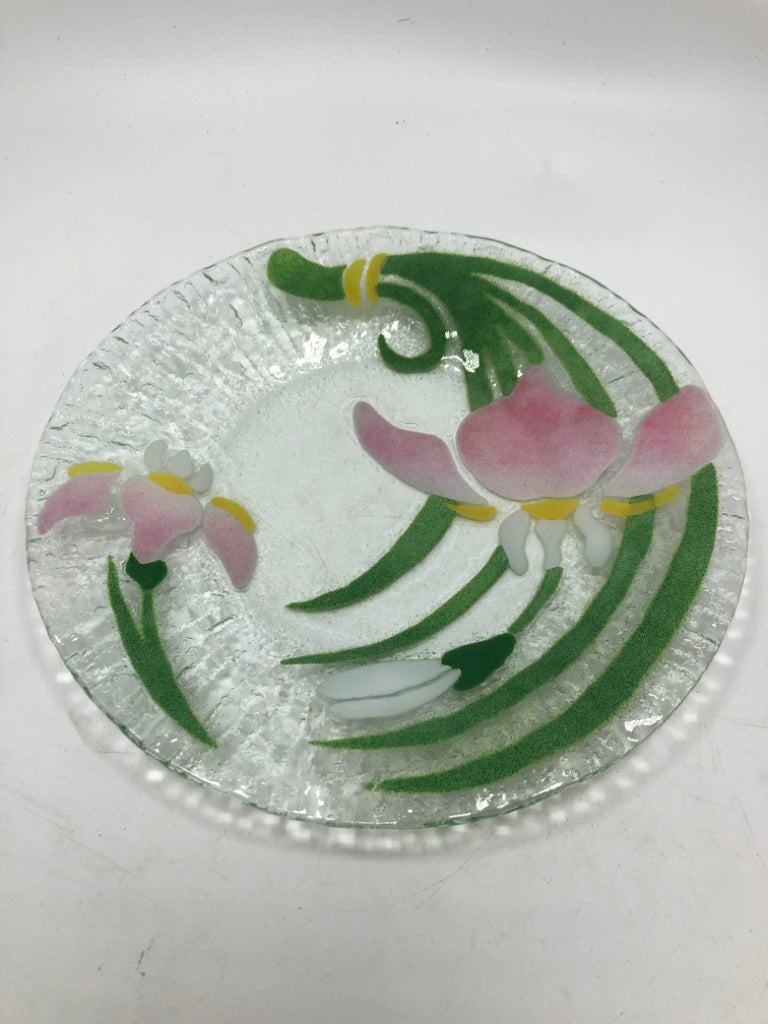5 ASSORTED FUSED GLASS FLORAL LUNCH PLATES.