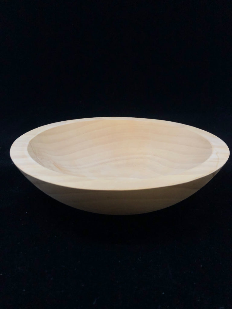 WOOD CARVED BOWL.