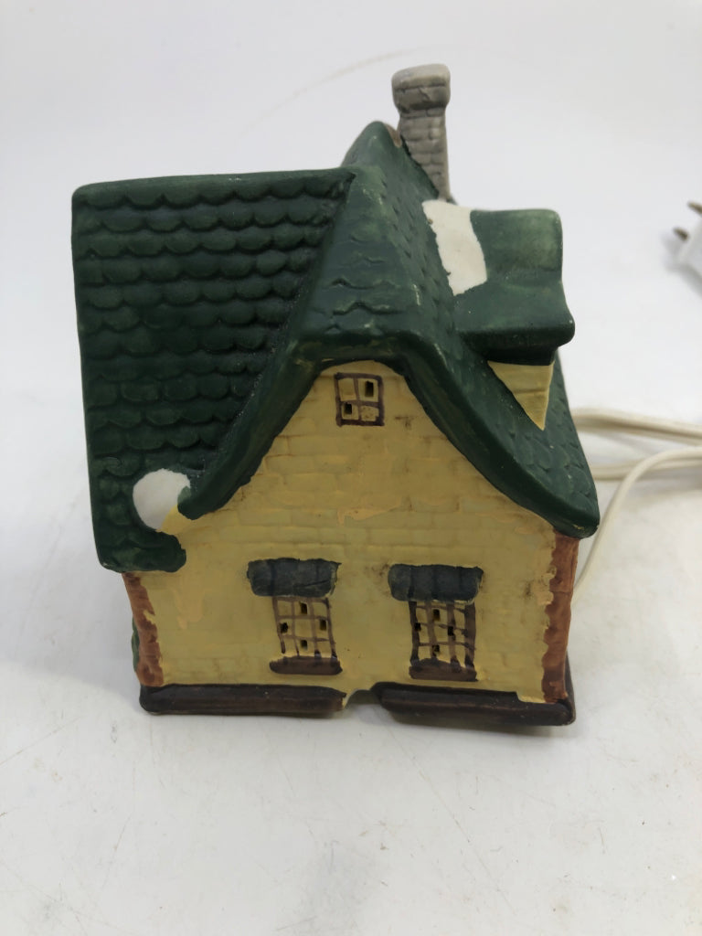 CERAMIC VILLAGE HOME "FRIENDS" GREEN ROOF.