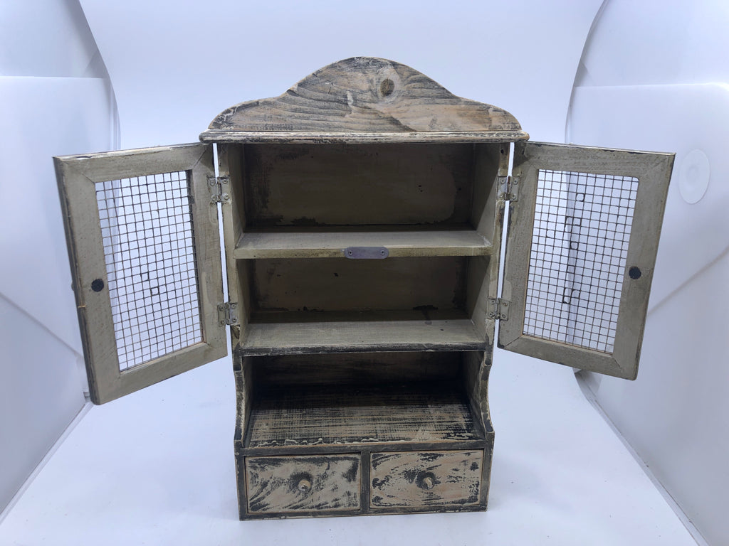 SMALL CREAM DISTRESSED MINI CABINET W DRAWERS.