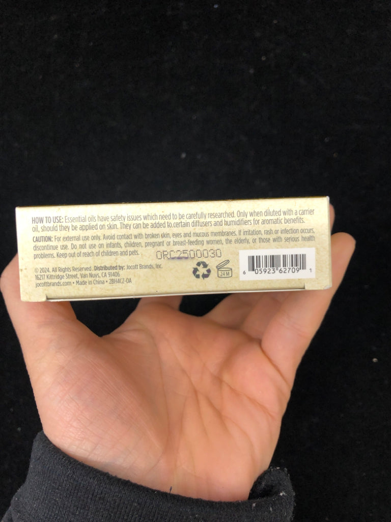 NIB RELAX & UNWIND ESSENTIAL OILS 3 PACK