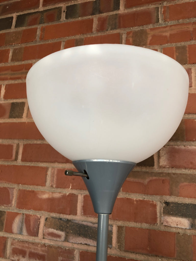 GREY FLOOR LAMP W/FROSTED SHADE.
