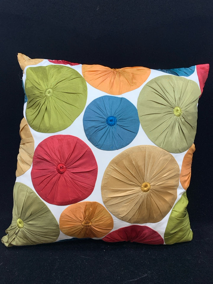 WHITE W/COLORFUL PLEATED CIRCLES PILLOW.