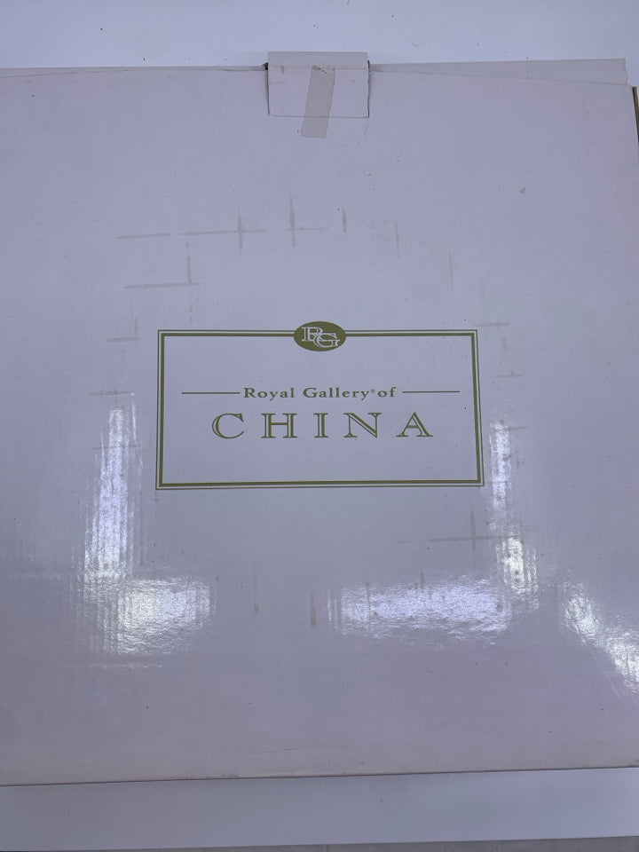 4 NIB GOLDEN SERVING CHARGERS.