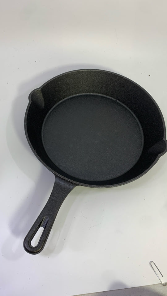 NEW CAST IRON SKILLET.