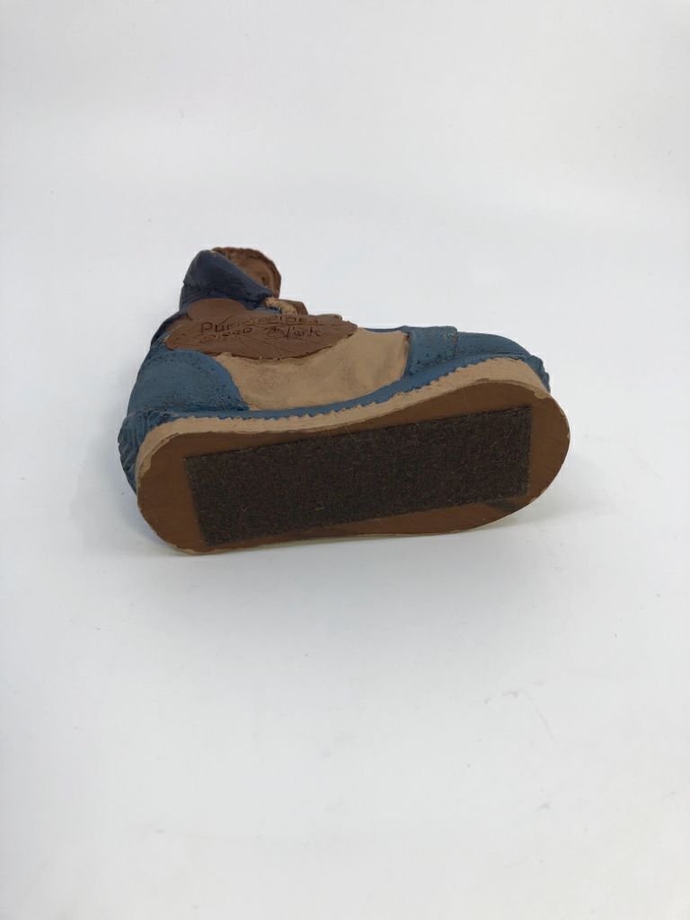 VTG TOM CLARK "PHIEDIPPIDES" CLAY GNOME IN SHOE FIGURINE.