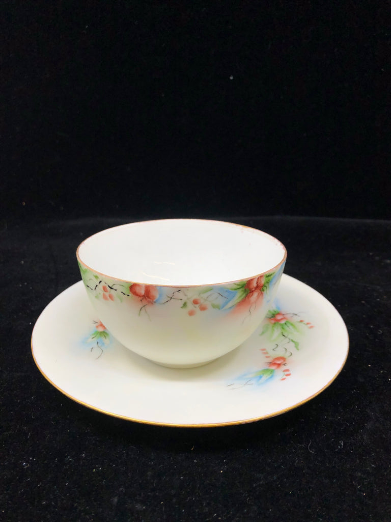 VTG TEACUP/SAUCER WHITE W RED BERRIES LHS.