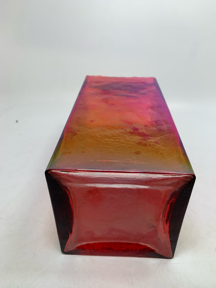 RED SQUARE GLASS VASE.
