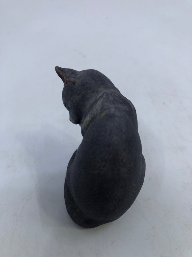 CERAMIC GRAY CAT.
