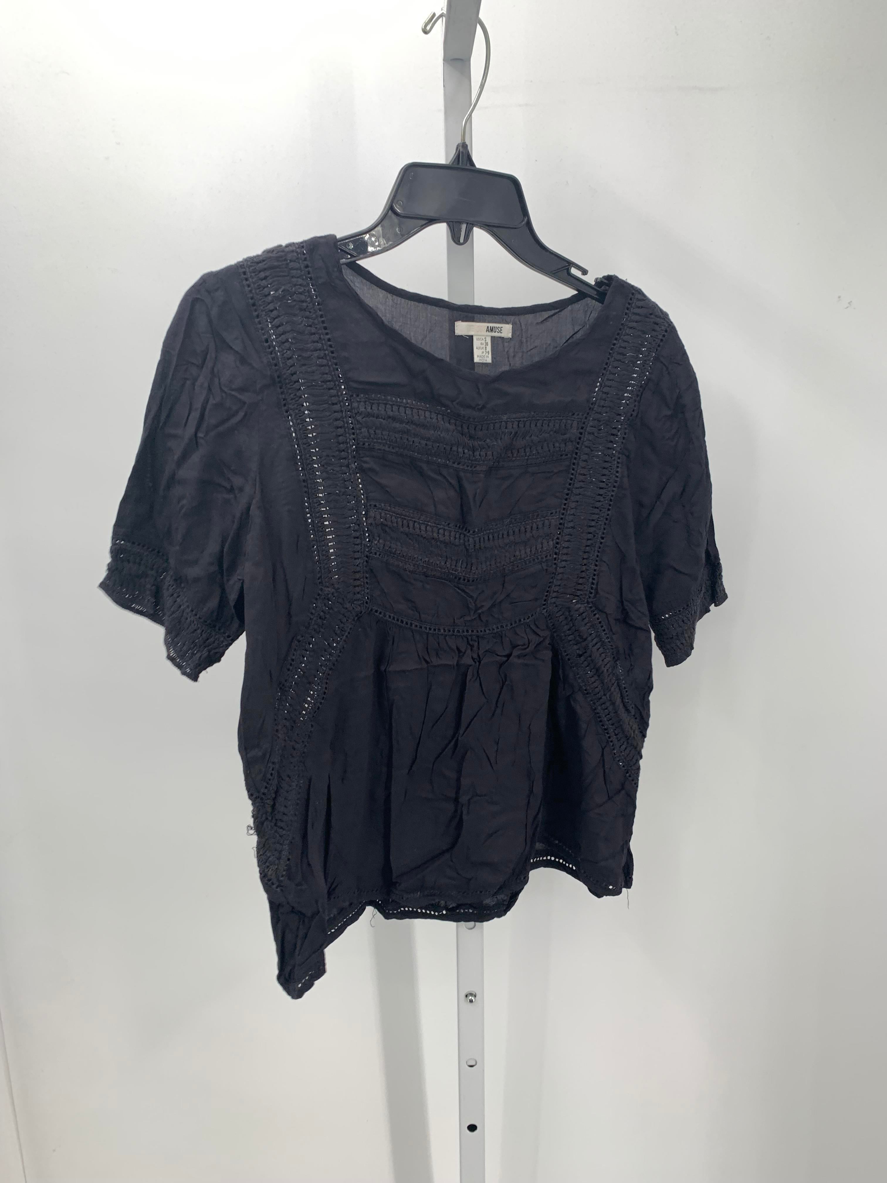 Size Small Juniors Short Sleeve Shirt