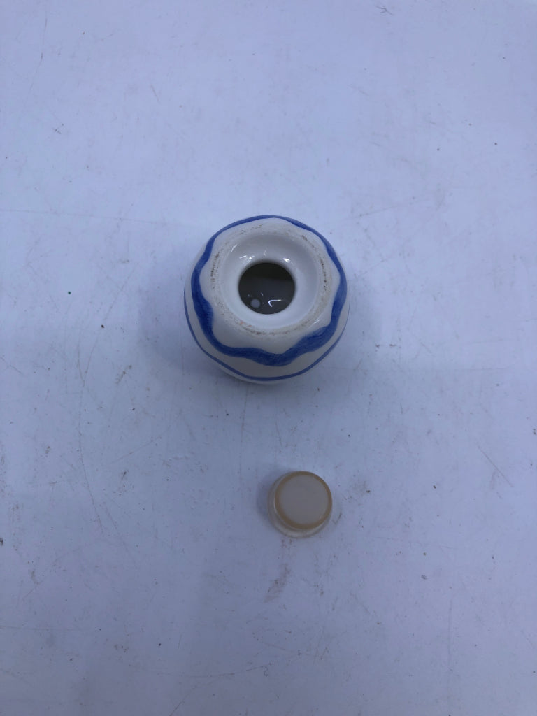 SMALL ROUND BLUE AND WHITE SALT AND PEPPER SHAKERS.