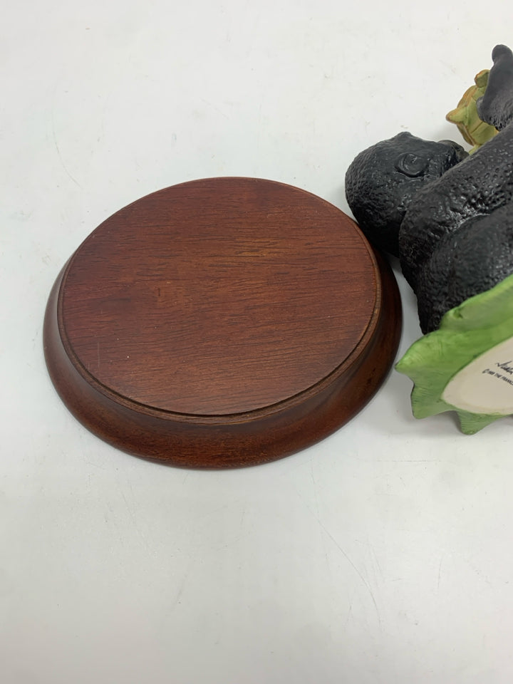 2PC COME OUT COME OUT- GORILLA FRANKLIN PORCELAIN FIGURINE W/STAND.