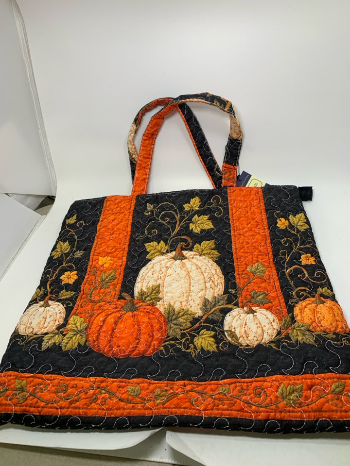NWT QUILTED WHITE ORANGE PUMPKINS TOTE BAG ZYQOL.