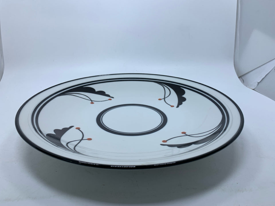 FOOTED CIRCLE PLATTER W// BLACK DESIGNS.