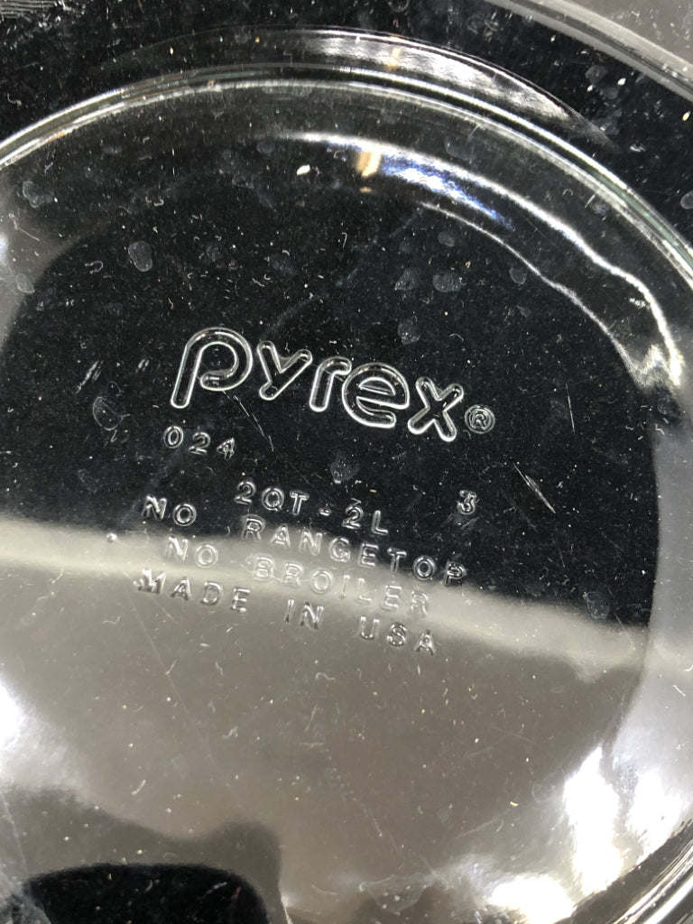 ROUND PYREX CLEAR GLASS MIXING BOWL W/HANDLES.