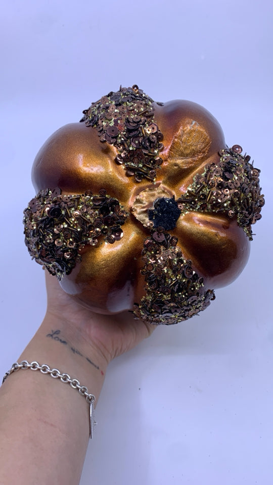 BRONZE & SEQUINS PLASTIC PUMPKIN.