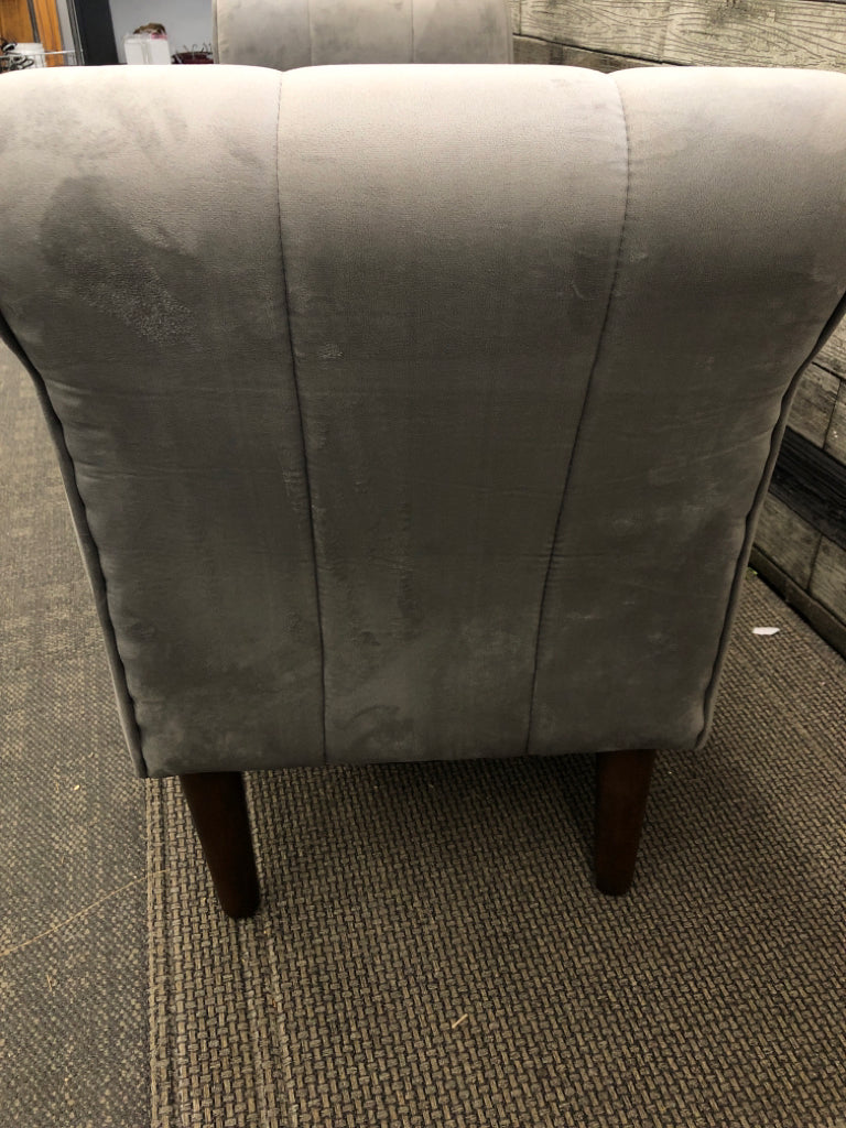 SOFT GRAY STORAGE BENCH.