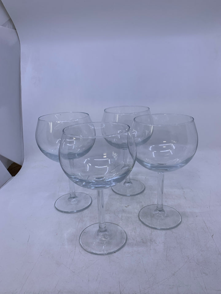 4 CLEAR GLASS WINE GLASSES.