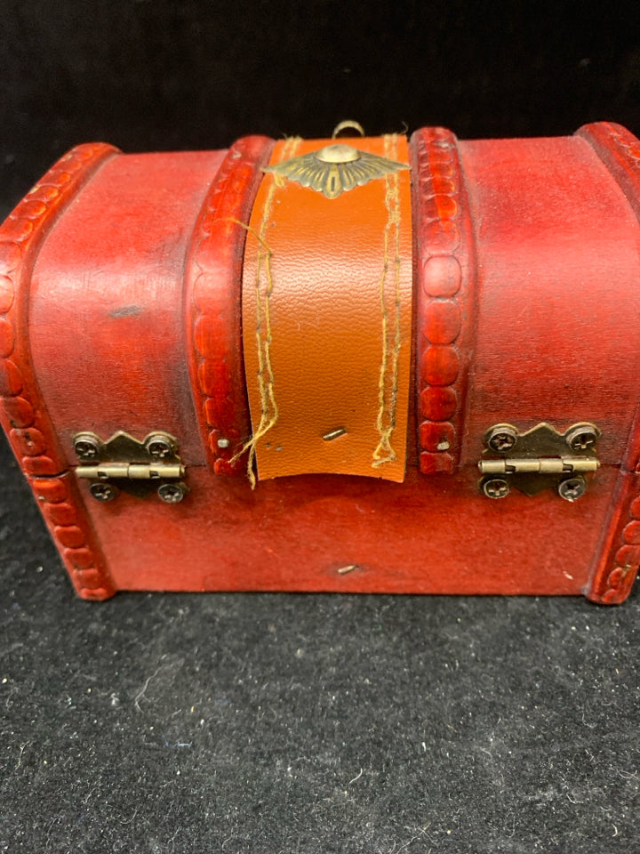 RED STORAGE BOX W CLASP.