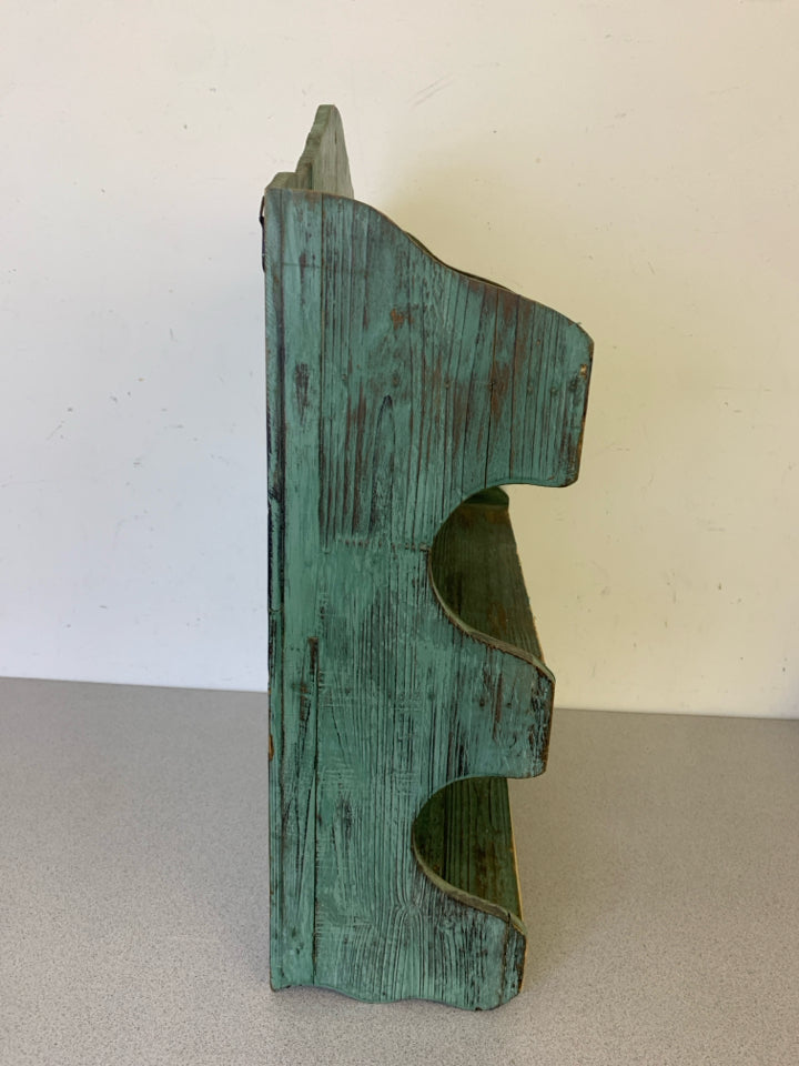 GREEN DISTRESSED WOOD 3 SHELF WALL HANGING.