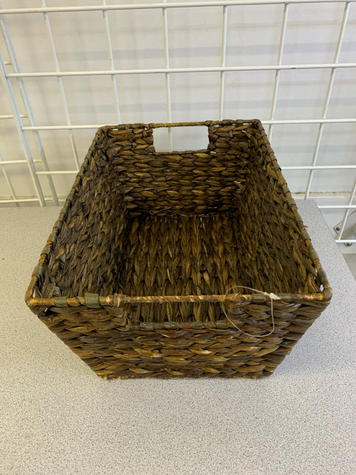 RECTANGLE WOVEN STORAGE BASKET.