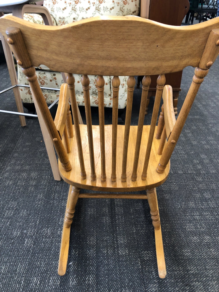 CHILDRENS WOOD ROCKING CHAIR W/ ARM RESTS.