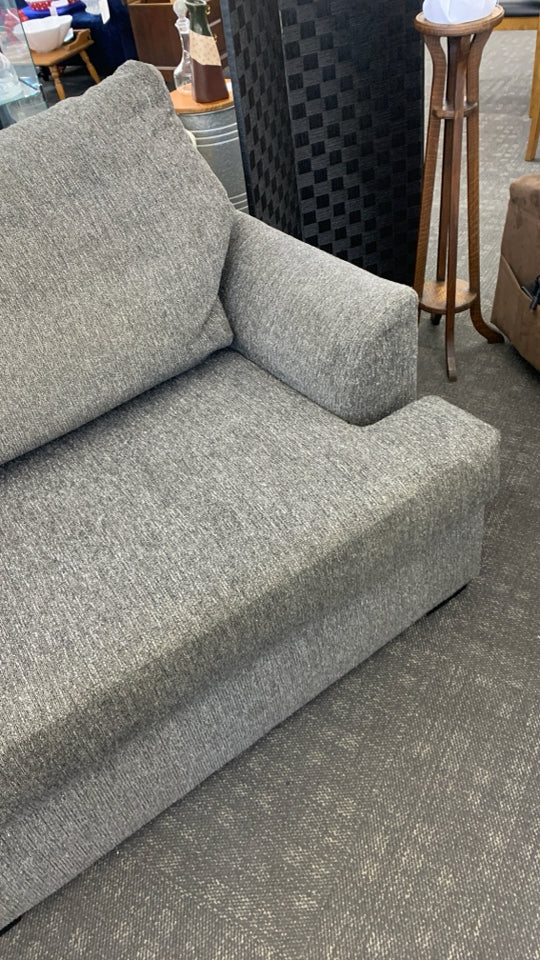 GREY OVERSIZED CHAIR.