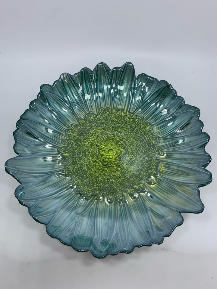 BLUE FLOWER W/YELLOW CENTERPIECE BOWL.