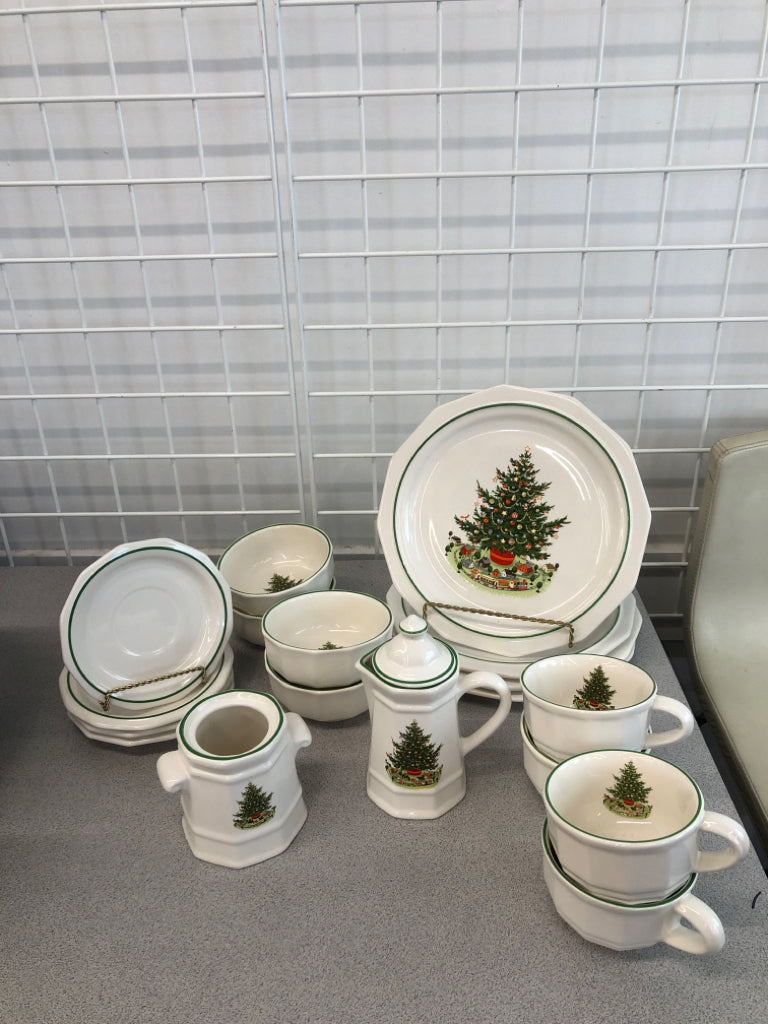 18PC CHRISTMAS PFALTZGRAFF DISH SET SRVC FOR 4.