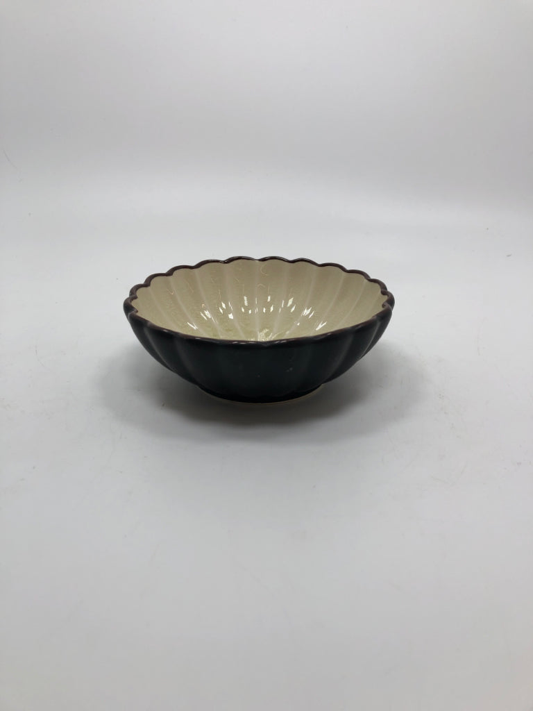 OYSTER SHAPED BOWL.