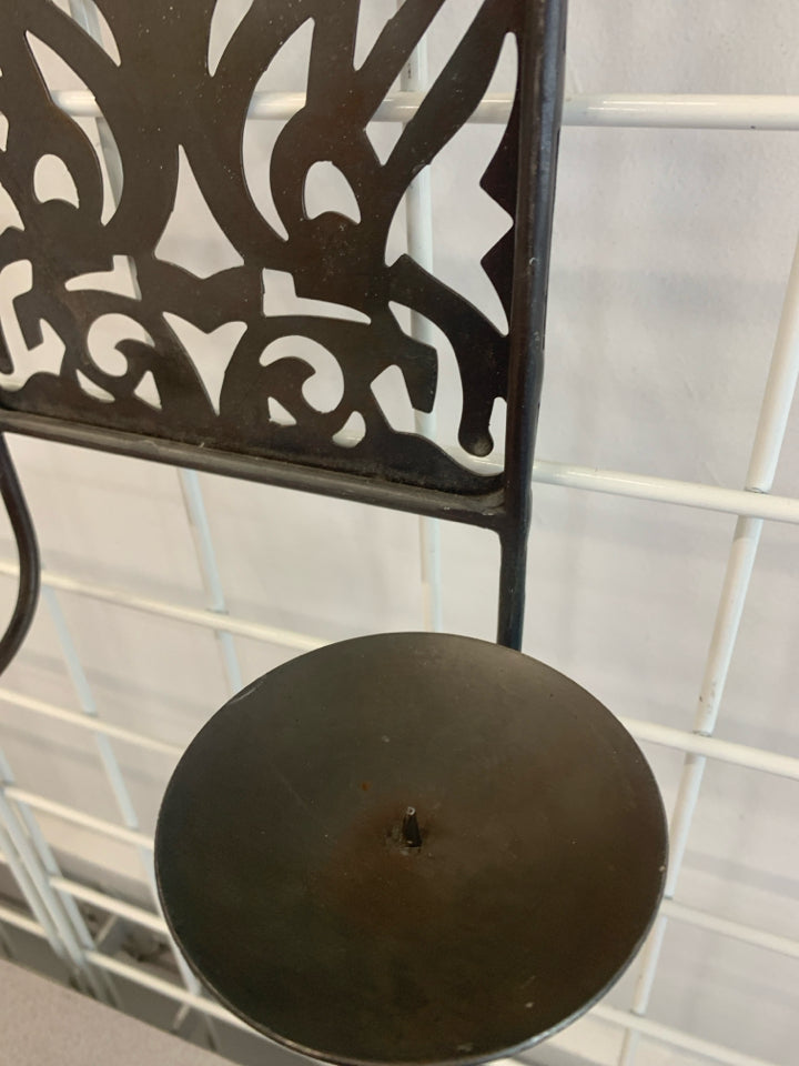 METAL HANGING WALL-SCONCE.